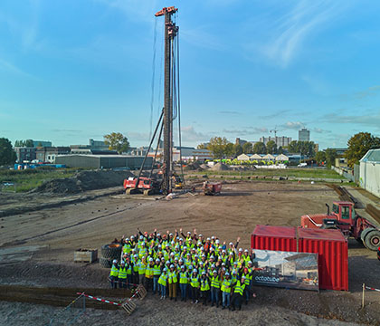 Eerste palen in de grond: bouw nieuwe hoofdkantoor in volle gang