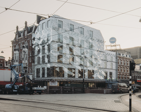 Glazen gevel The Diamond gereed