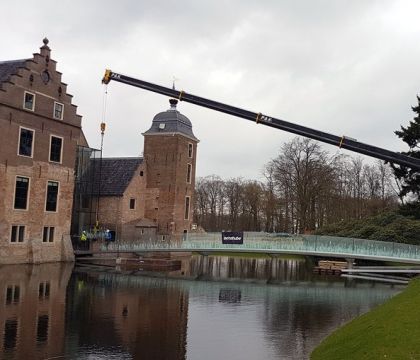 Montage toegangsbrug Kasteel Ruurlo